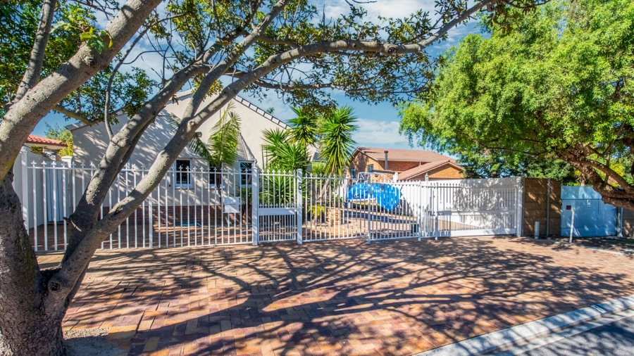 4 Bedroom Property for Sale in Welgelegen Western Cape